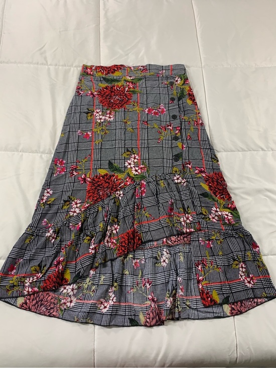 Suzy Shier Dresses & Skirts - Pre loved SUZY SHIER skirt womens size M